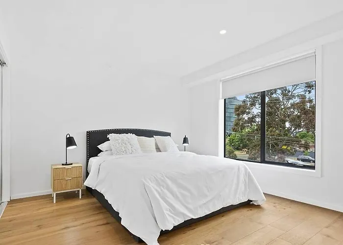 3 Bedroom Family Apartment Near Chadstone